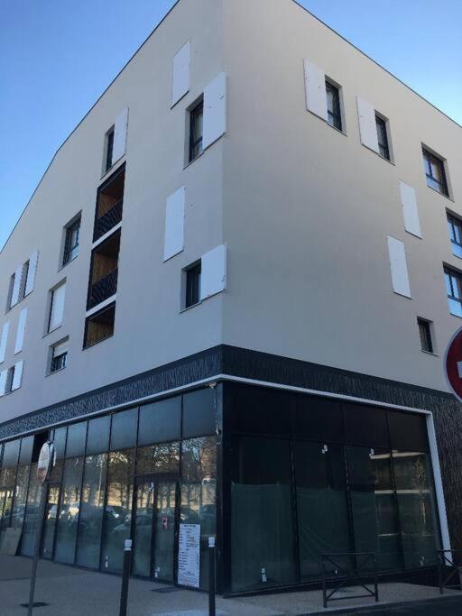 Résidence du Clos de l'Arche Torcy - Appartement de 34 m2, avec coin nuit, coin salon, coin cuisine, et parking privé souterrain - Idéal longs séjours Esterno foto