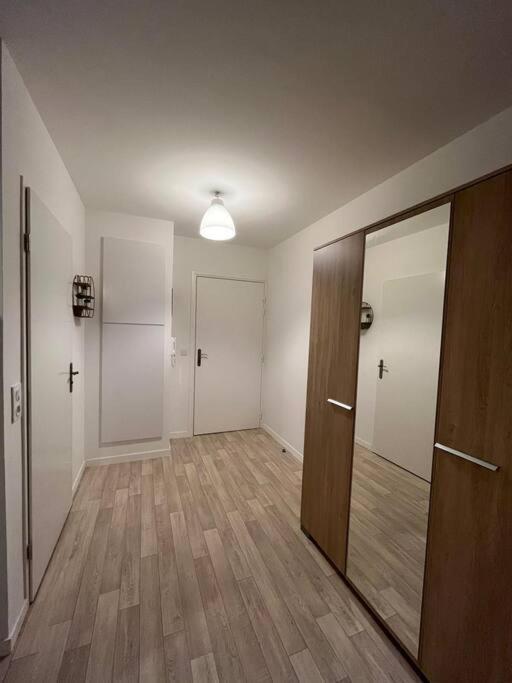 Résidence du Clos de l'Arche Torcy - Appartement de 34 m2, avec coin nuit, coin salon, coin cuisine, et parking privé souterrain - Idéal longs séjours Esterno foto